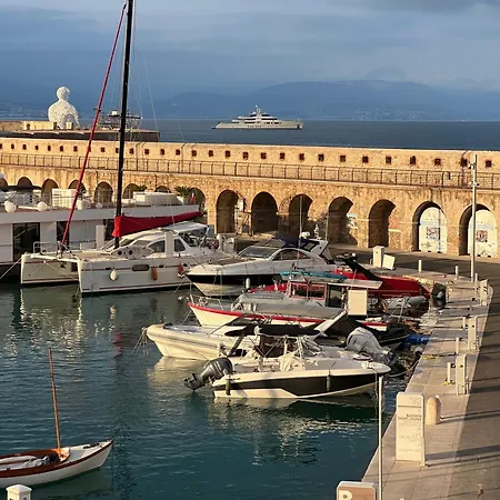 Botel Location Cote D Azur Antibes